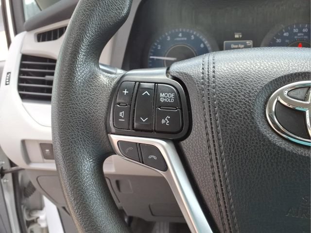 Used 2020 Toyota Sienna L FWD image 16