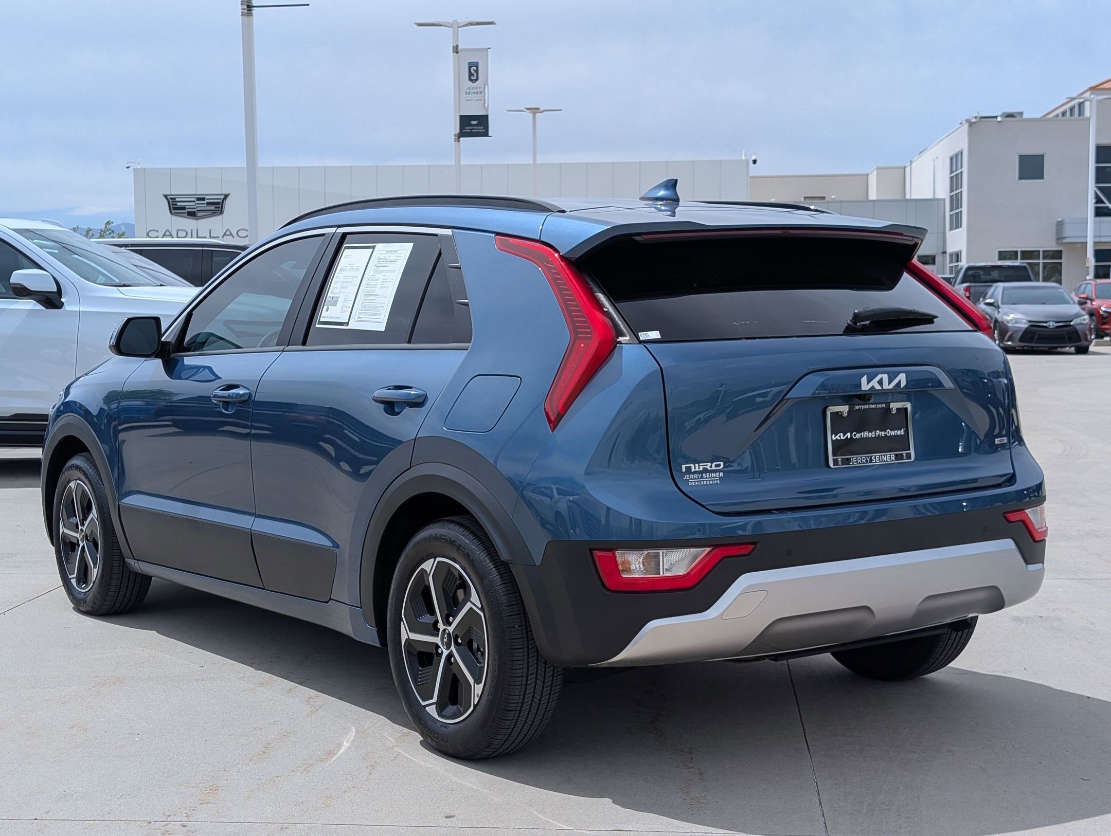 Certified 2025 Kia Niro EX image 3