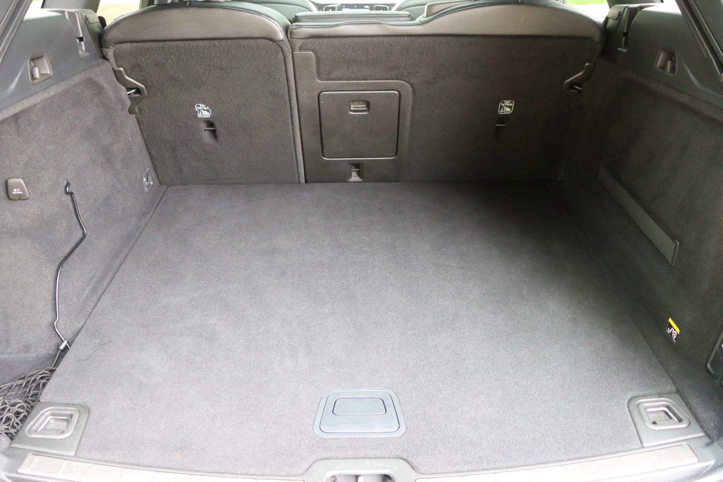 Used 2018 Volvo XC60 T6 R-Design w/ Convenience Package image 24