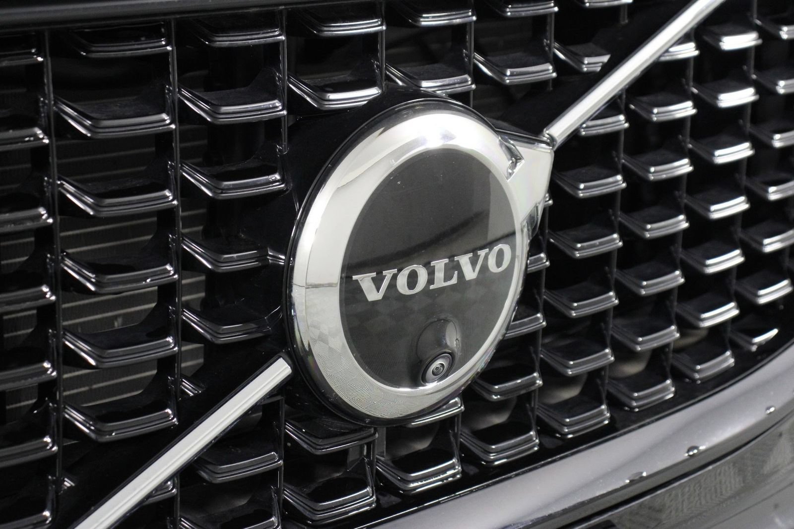 Certified 2025 Volvo XC60 B5 Plus AWD/4WD image 27