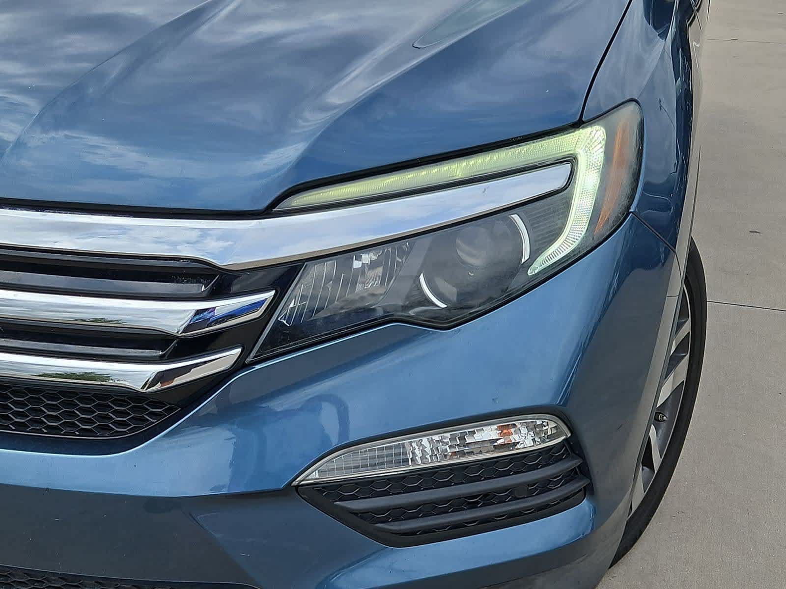 Used 2017 Honda Pilot Touring image 10