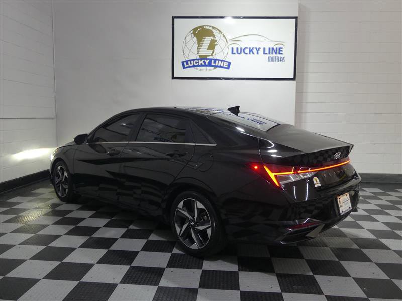 Used 2022 Hyundai Elantra Limited image 11