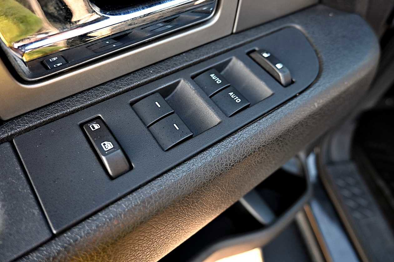 Used 2012 Ford F150 Raptor w/ Raptor Luxury Pkg image 19