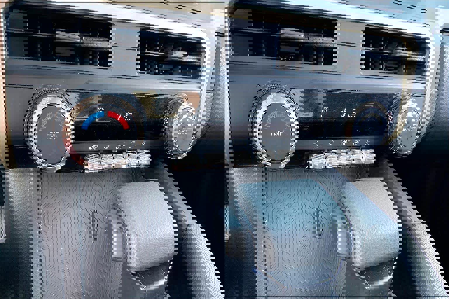 Used 2025 Toyota Tacoma SR image 30