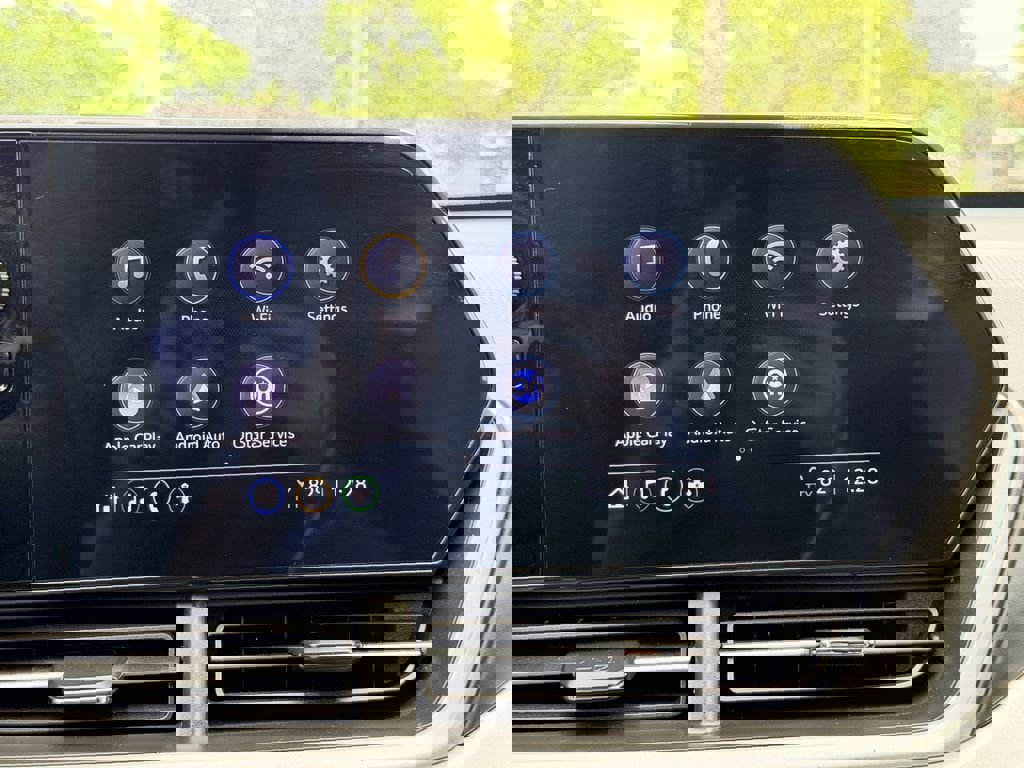 Certified 2024 Chevrolet Trax RS image 24