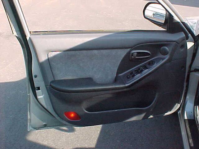 Used 2003 Hyundai Elantra GLS FWD image 16