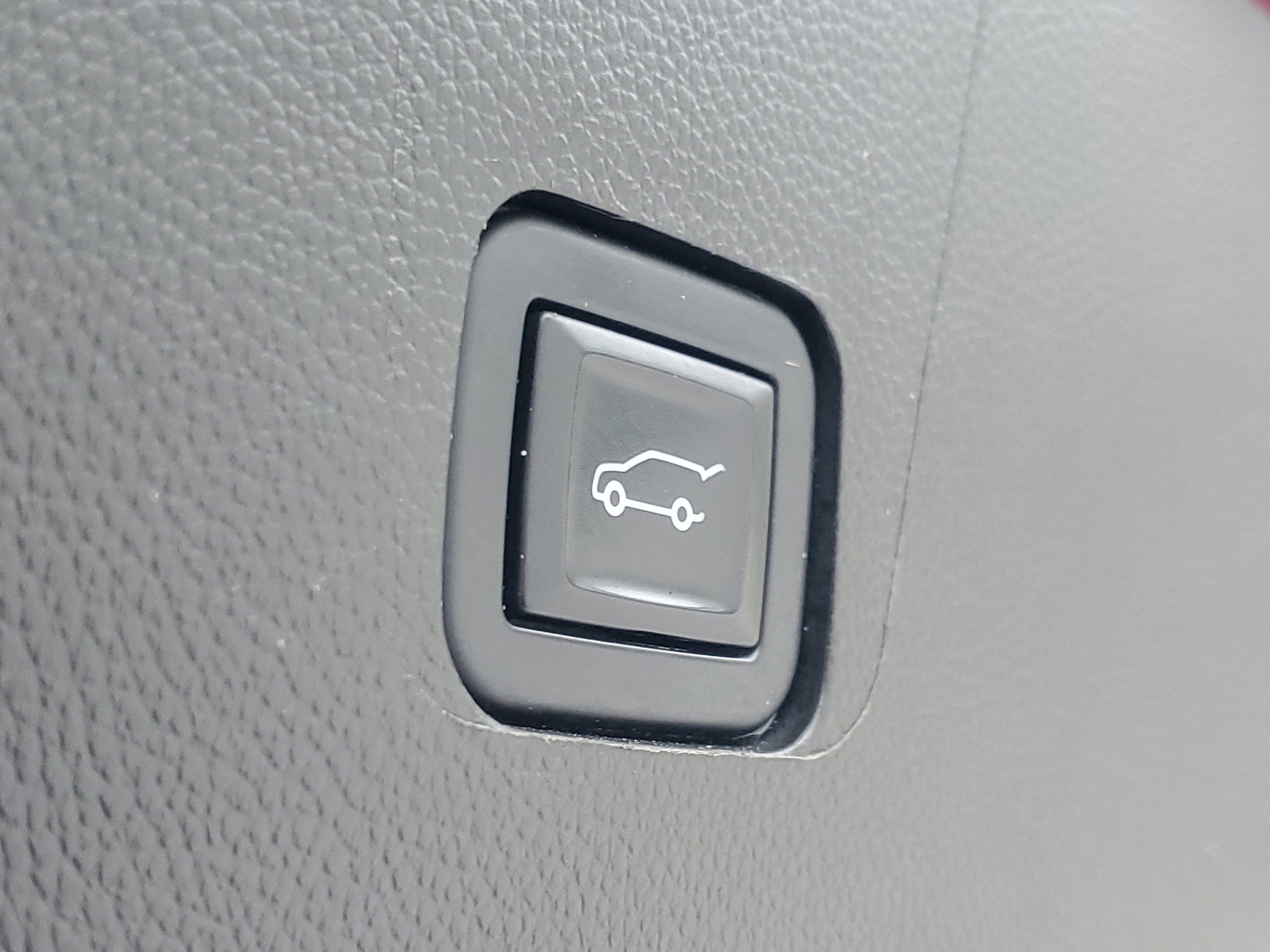 Used 2023 Chevrolet Traverse High Country image 9