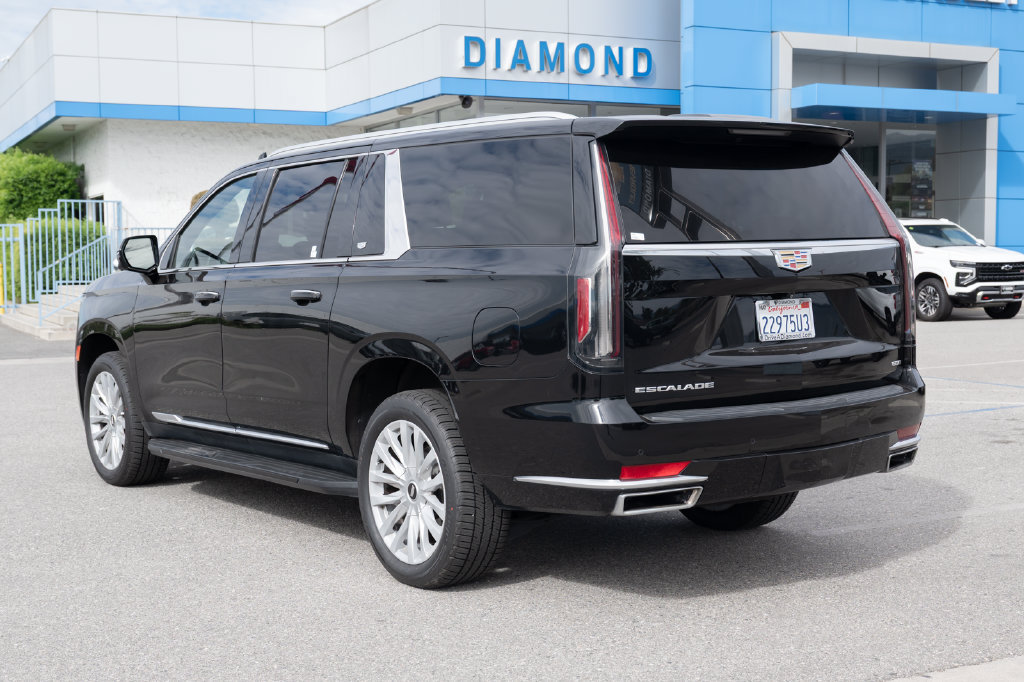 Used 2023 Cadillac Escalade ESV Luxury RWD image 6