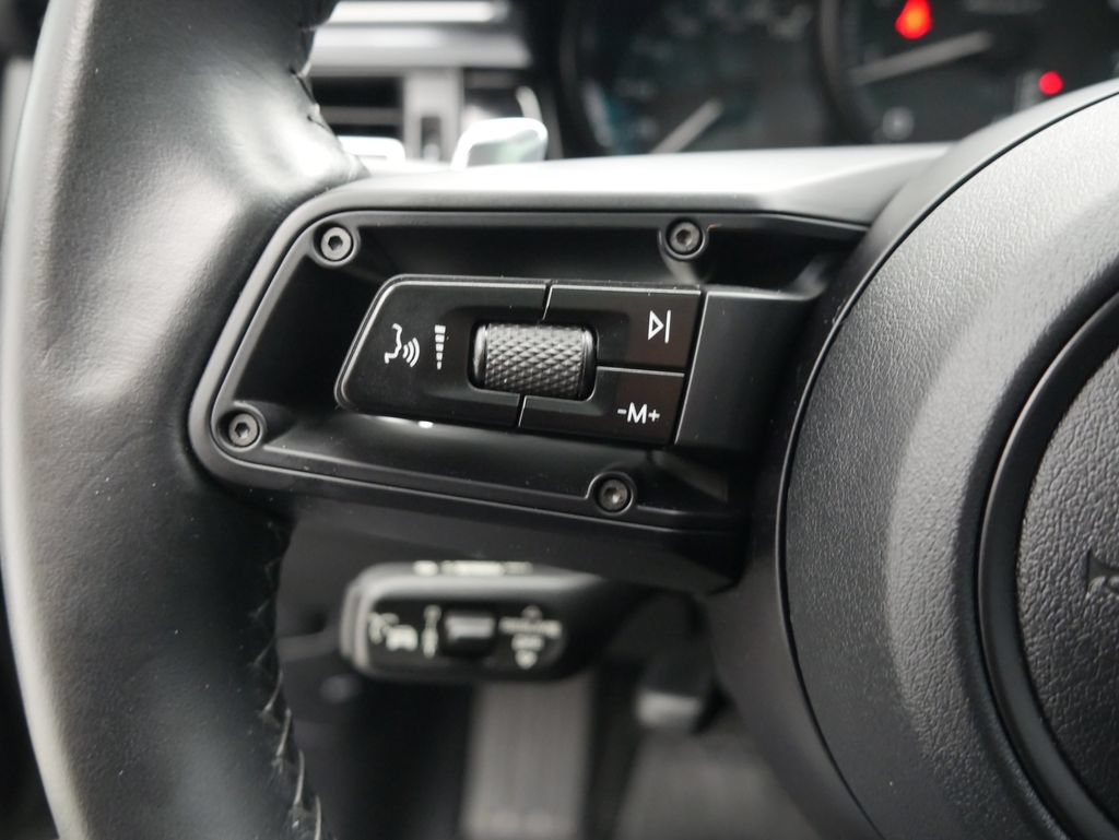 Certified 2023 Porsche Macan Turbo AWD/4WD image 36