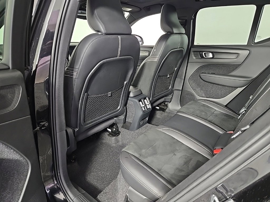 Used 2021 Volvo XC40 P8 Recharge w/ Advanced Package image 14