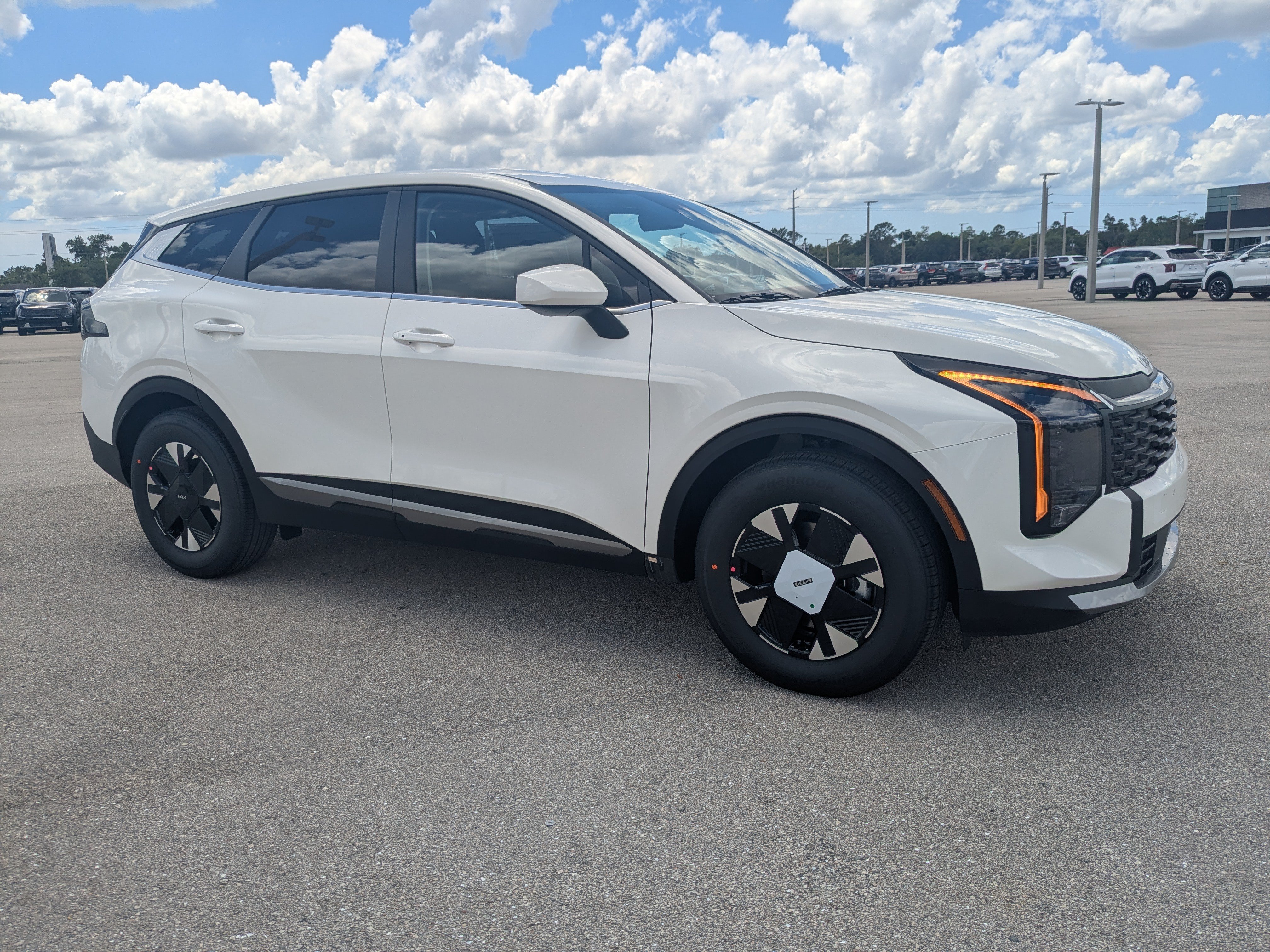 New 2026 Kia Sportage LX FWD image 2