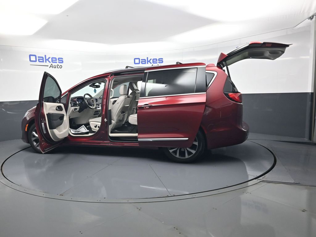 Used 2018 Chrysler Pacifica Limited image 56