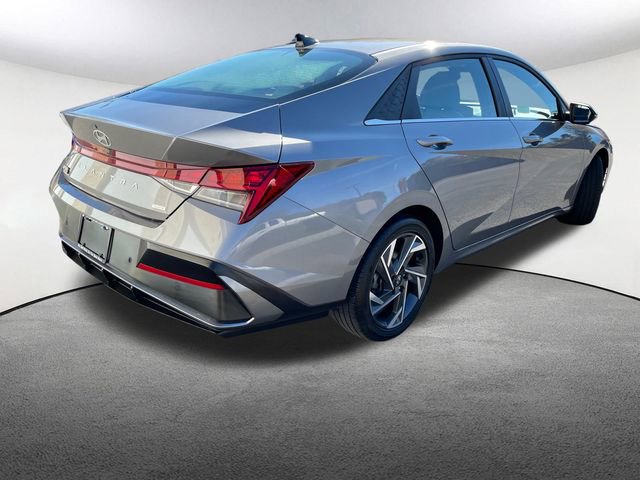 Used 2024 Hyundai Elantra Limited image 13