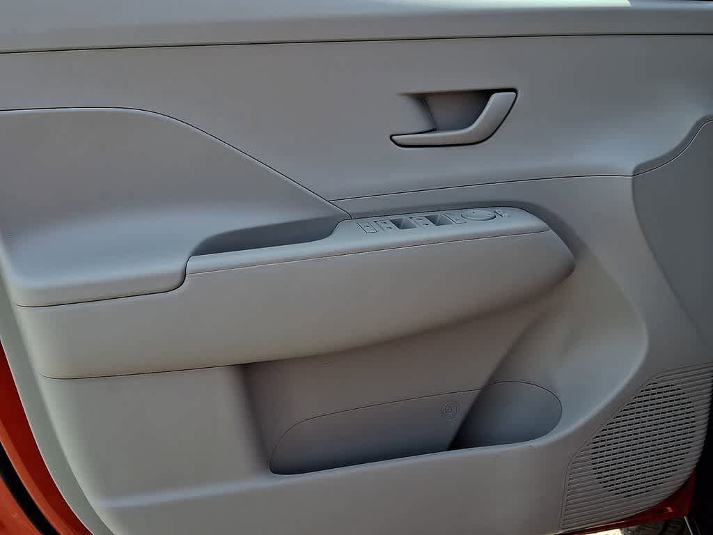 Used 2024 Hyundai Kona SEL FWD image 11