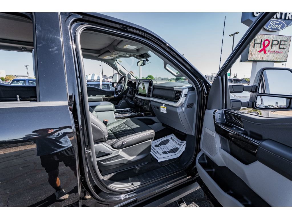 Used 2025 Ford F250 XLT w/ Black Appearance Package AWD/4WD image 21