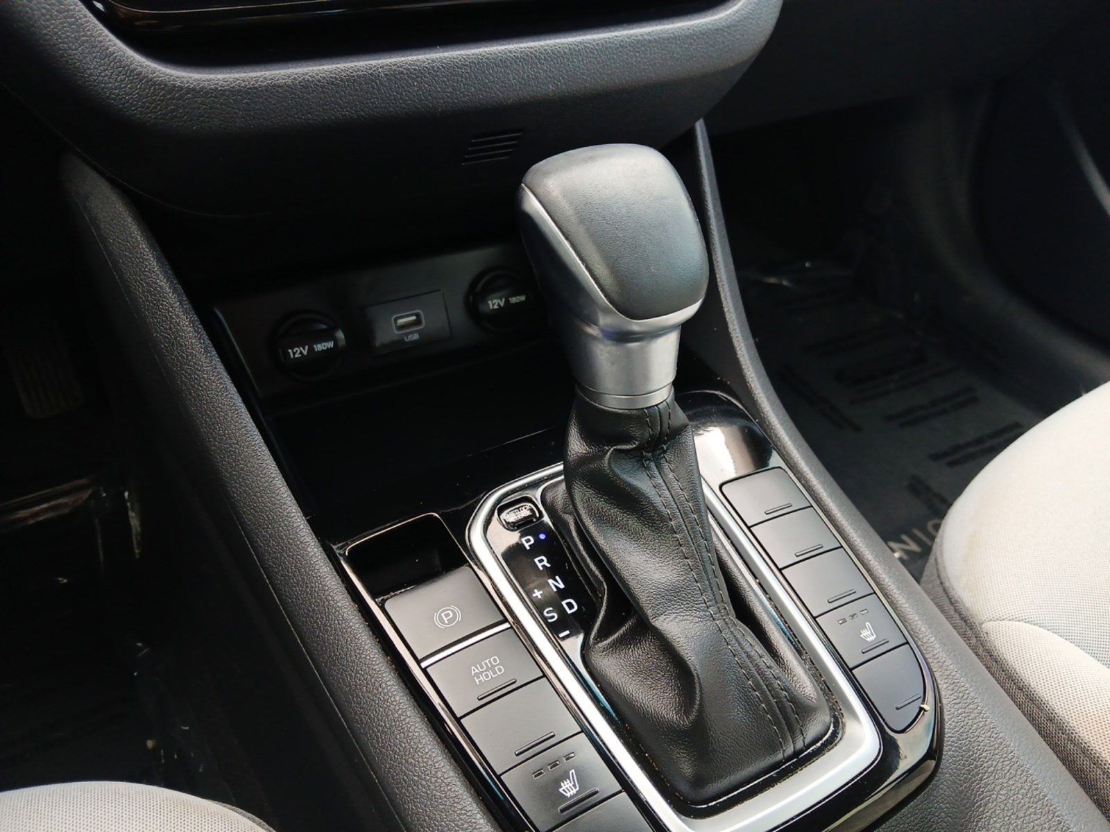 Used 2022 Hyundai Ioniq SE image 19