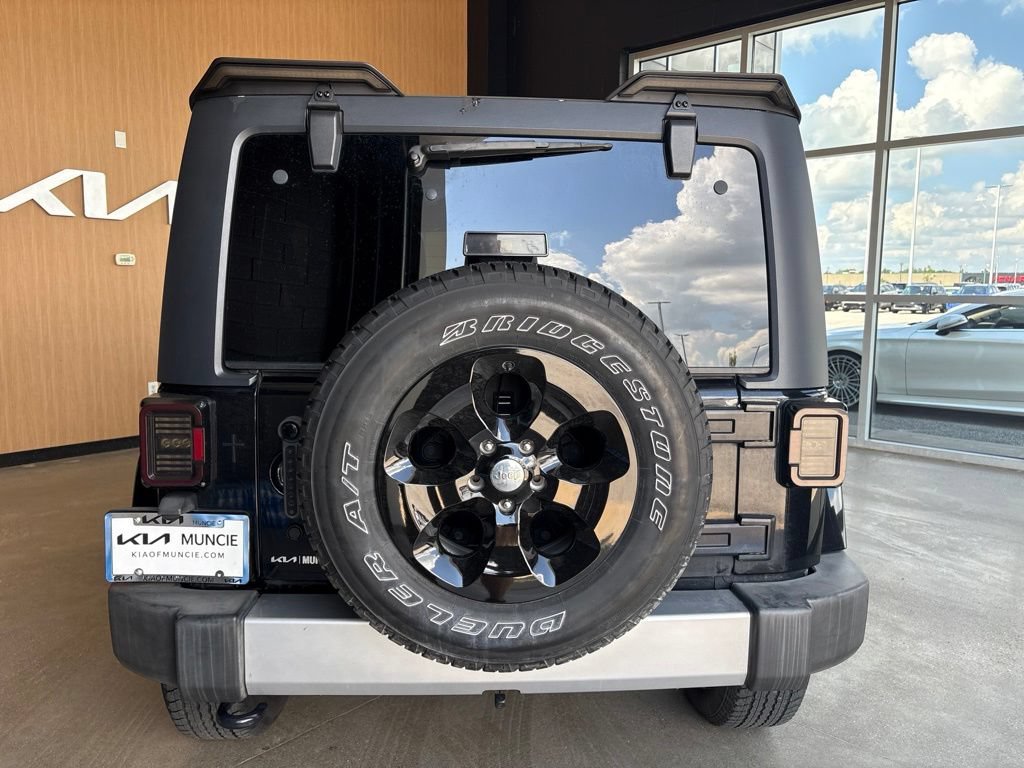 Used 2013 Jeep Wrangler Unlimited Sahara w/ Connectivity Group AWD/4WD image 11