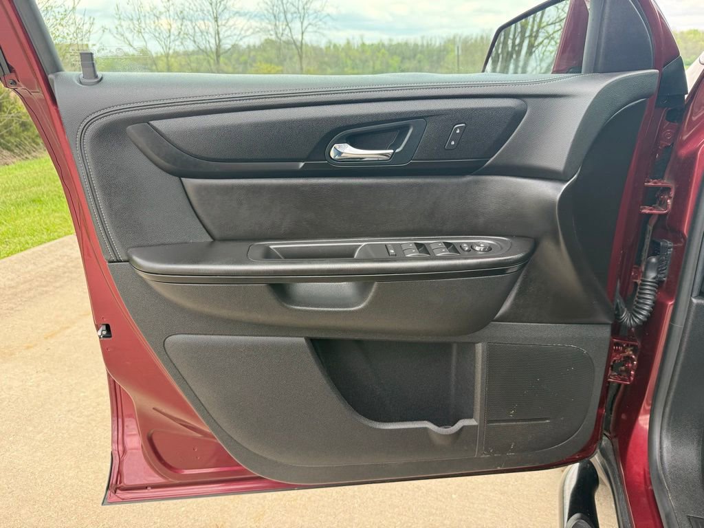 Used 2017 Chevrolet Traverse LT w/ Style and Technology Package image 25