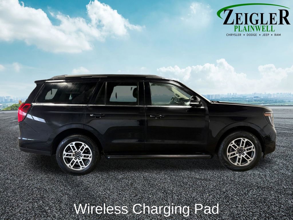 Used 2025 Ford Expedition Active image 11
