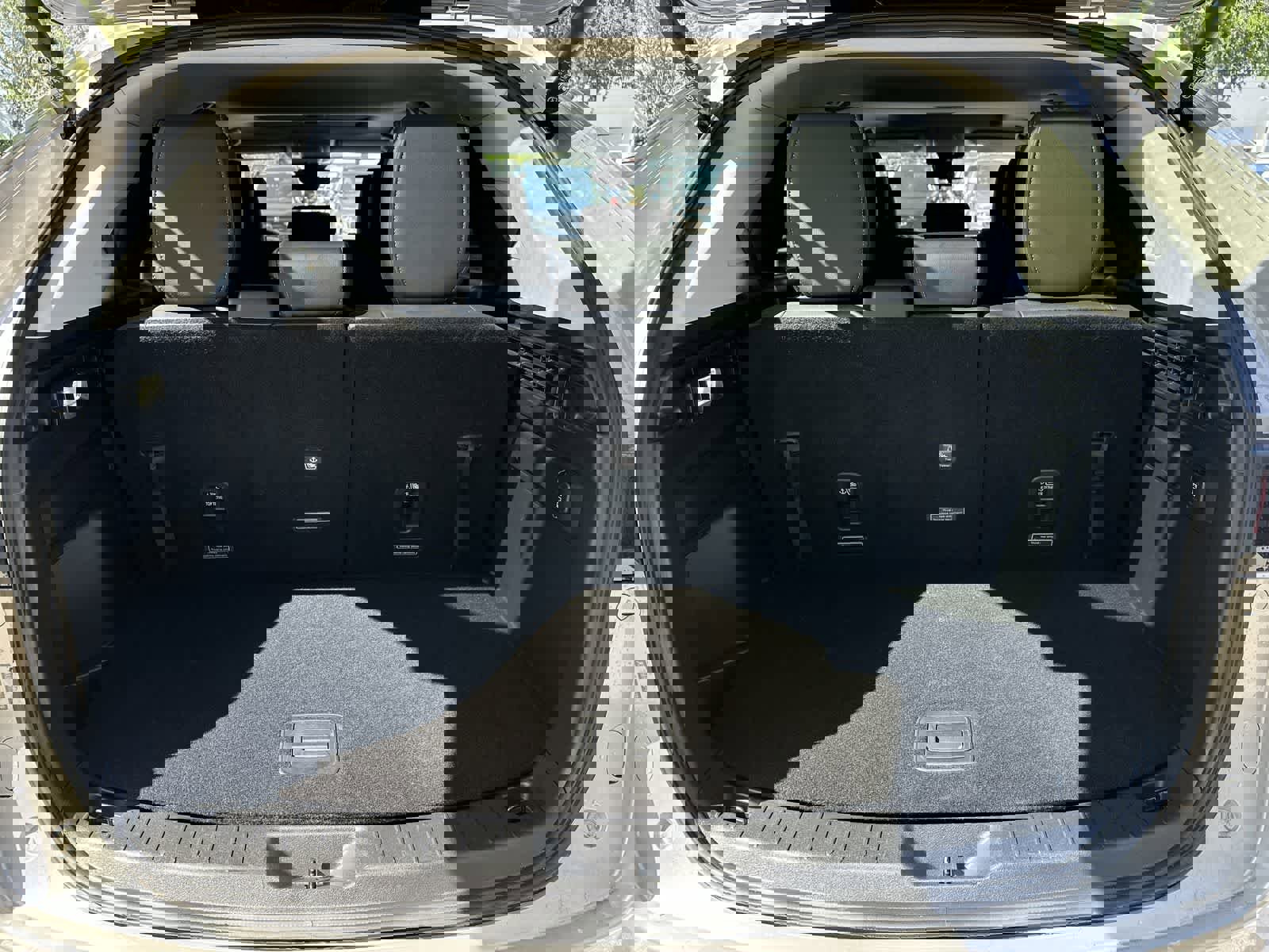 Used 2024 MAZDA CX-90 Plug-In Hybrid w/ Preferred AWD/4WD image 17