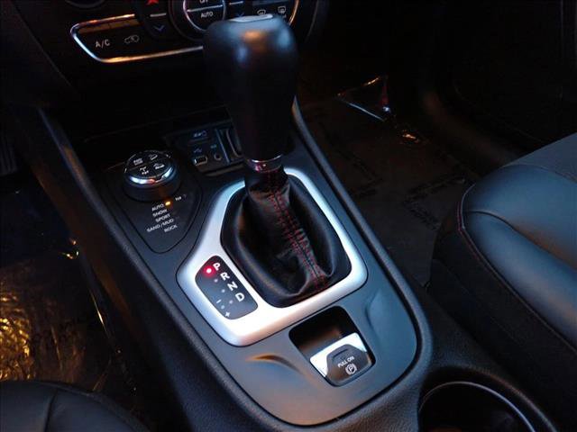 Used 2018 Jeep Cherokee Trailhawk w/ Cold Weather Group image 16