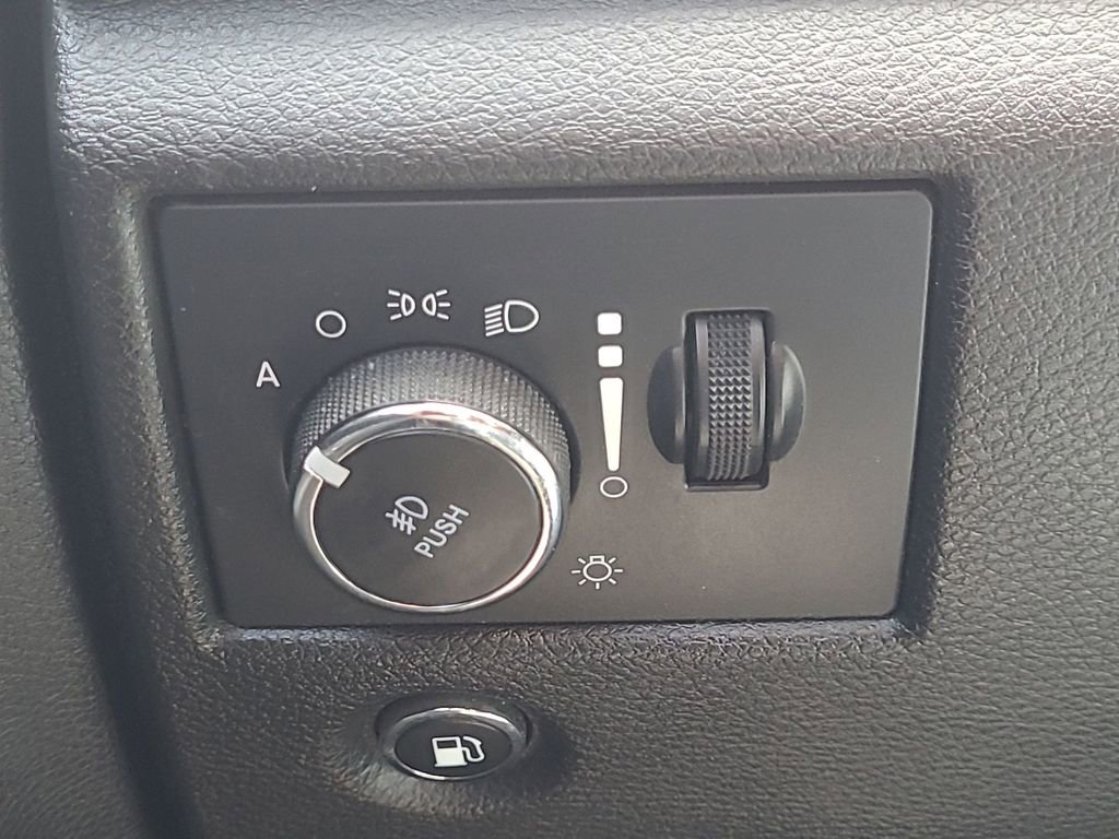 Used 2021 Jeep Grand Cherokee Laredo X RWD image 18