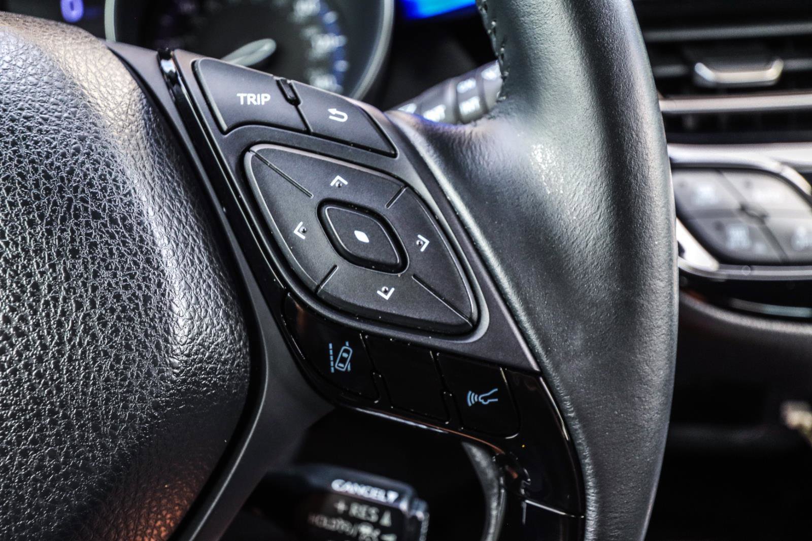 Used 2020 Toyota C-HR XLE FWD image 13