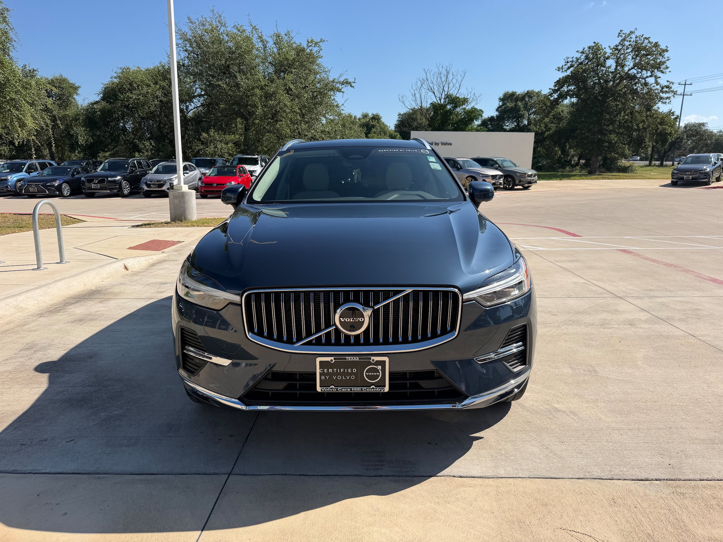 Certified 2023 Volvo XC60 B5 Plus AWD/4WD image 8