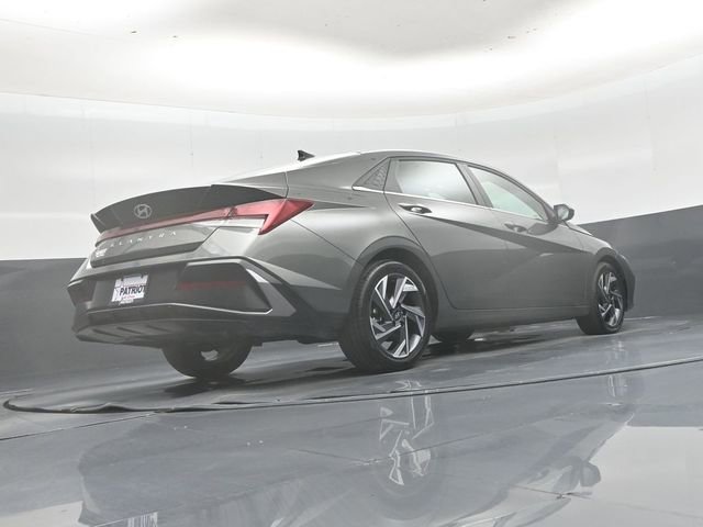 Used 2025 Hyundai Elantra SEL FWD image 40