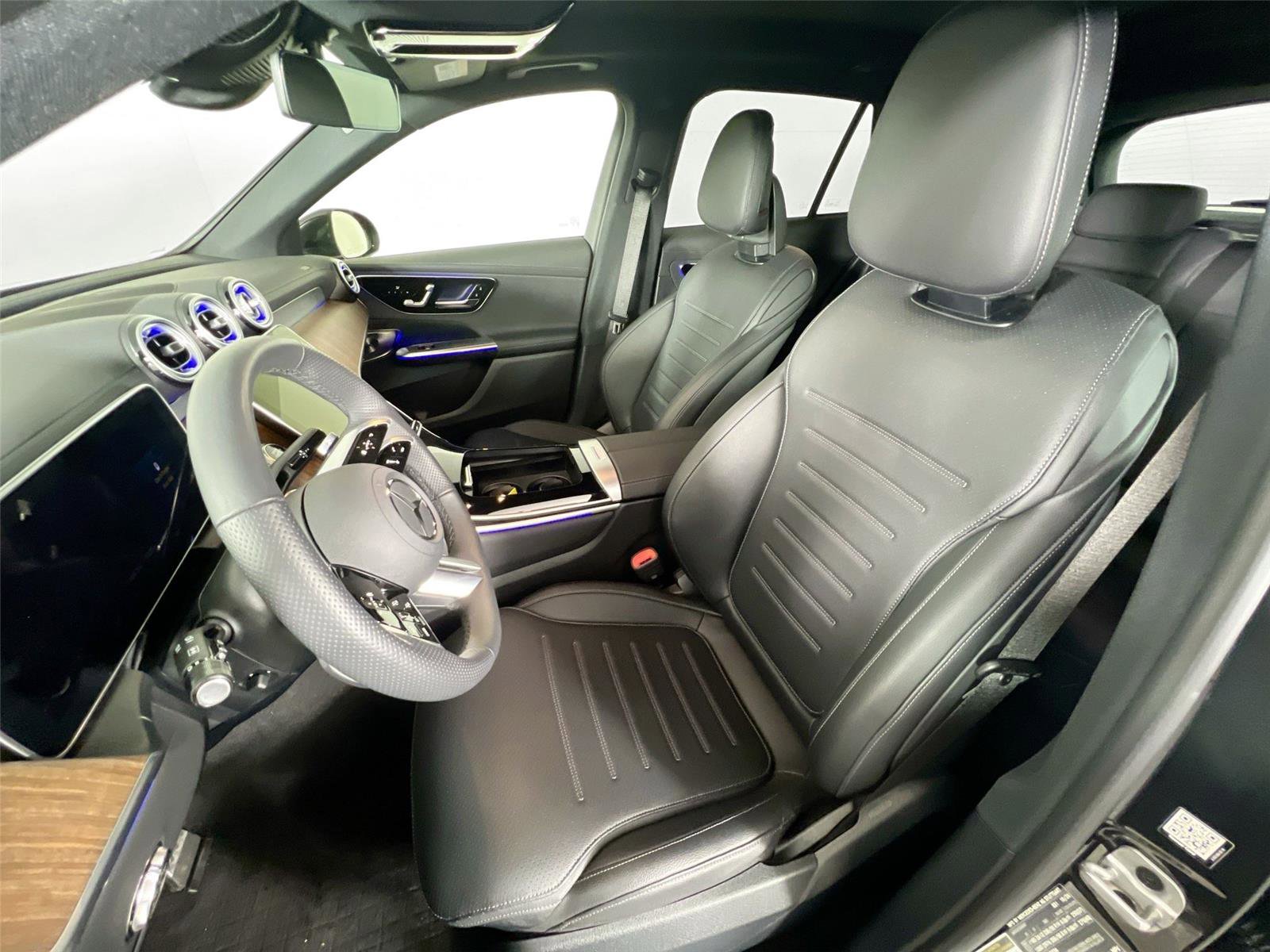 Used 2025 Mercedes-Benz GLC 300 4MATIC image 22