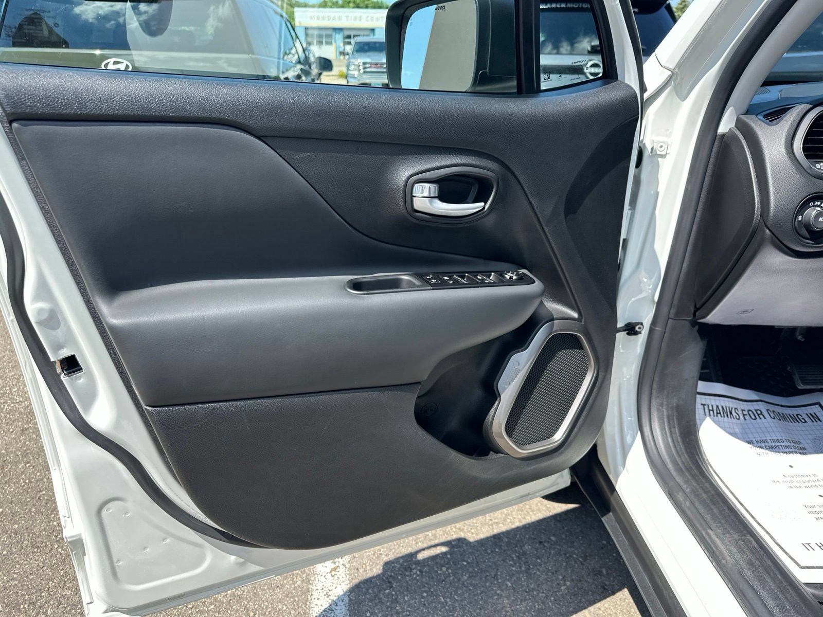 Used 2023 Jeep Renegade Latitude w/ Premium Group AWD/4WD image 15