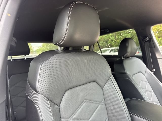 Used 2024 Volkswagen Atlas Cross Sport SE FWD image 24
