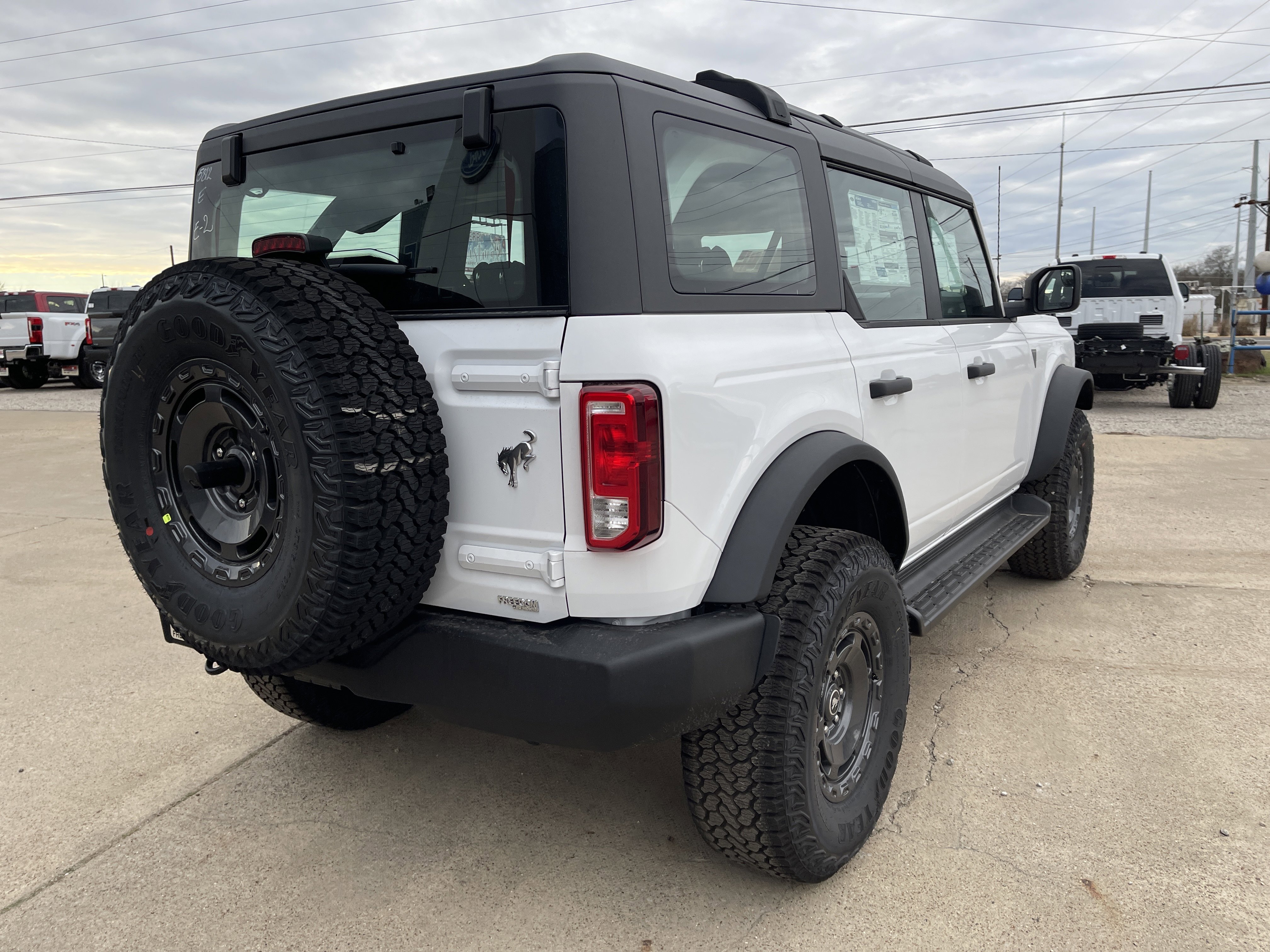 New 2025 Ford Bronco Base w/ Sasquatch Package image 4