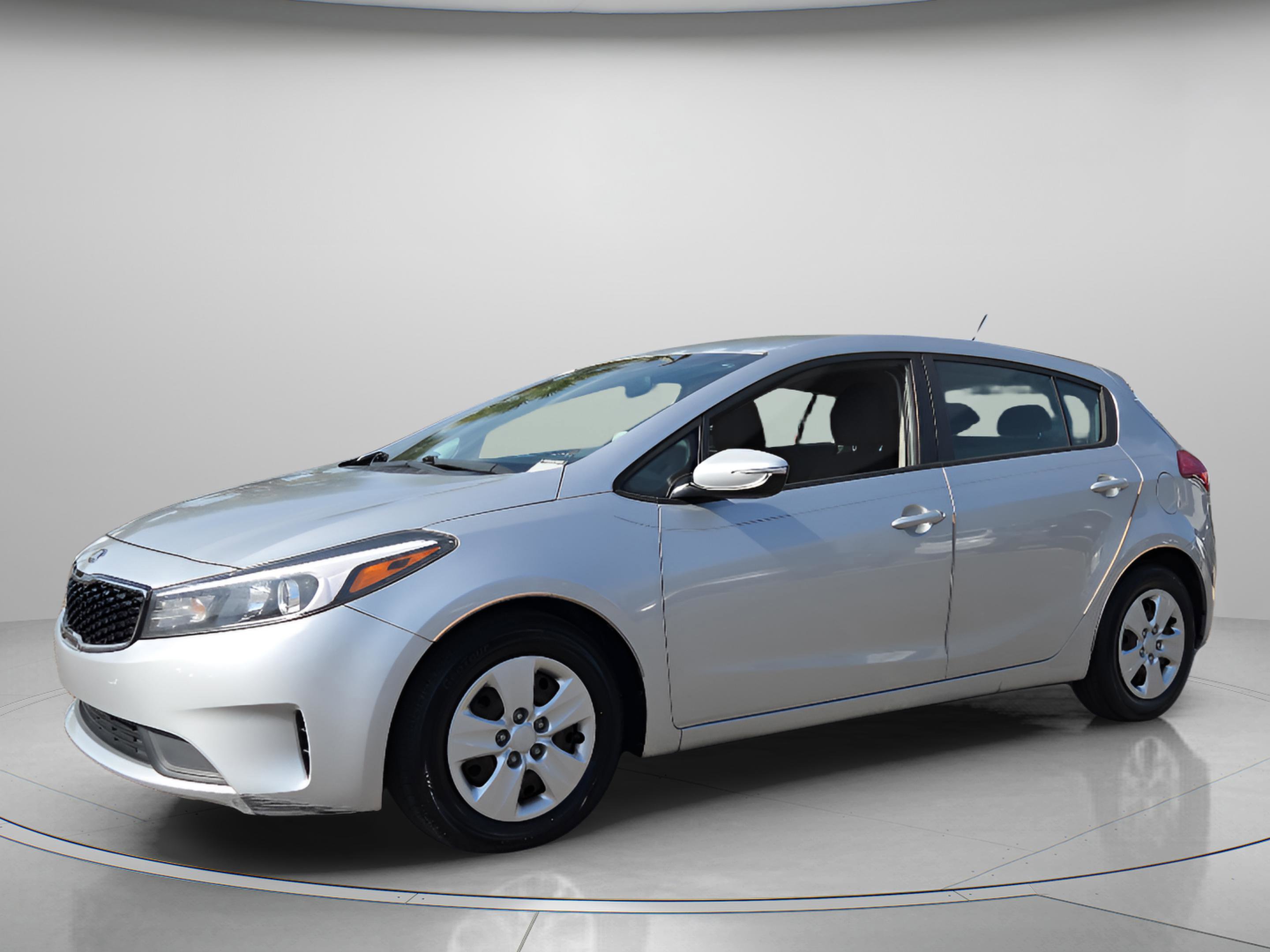 Used 2017 Kia Forte LX image 2