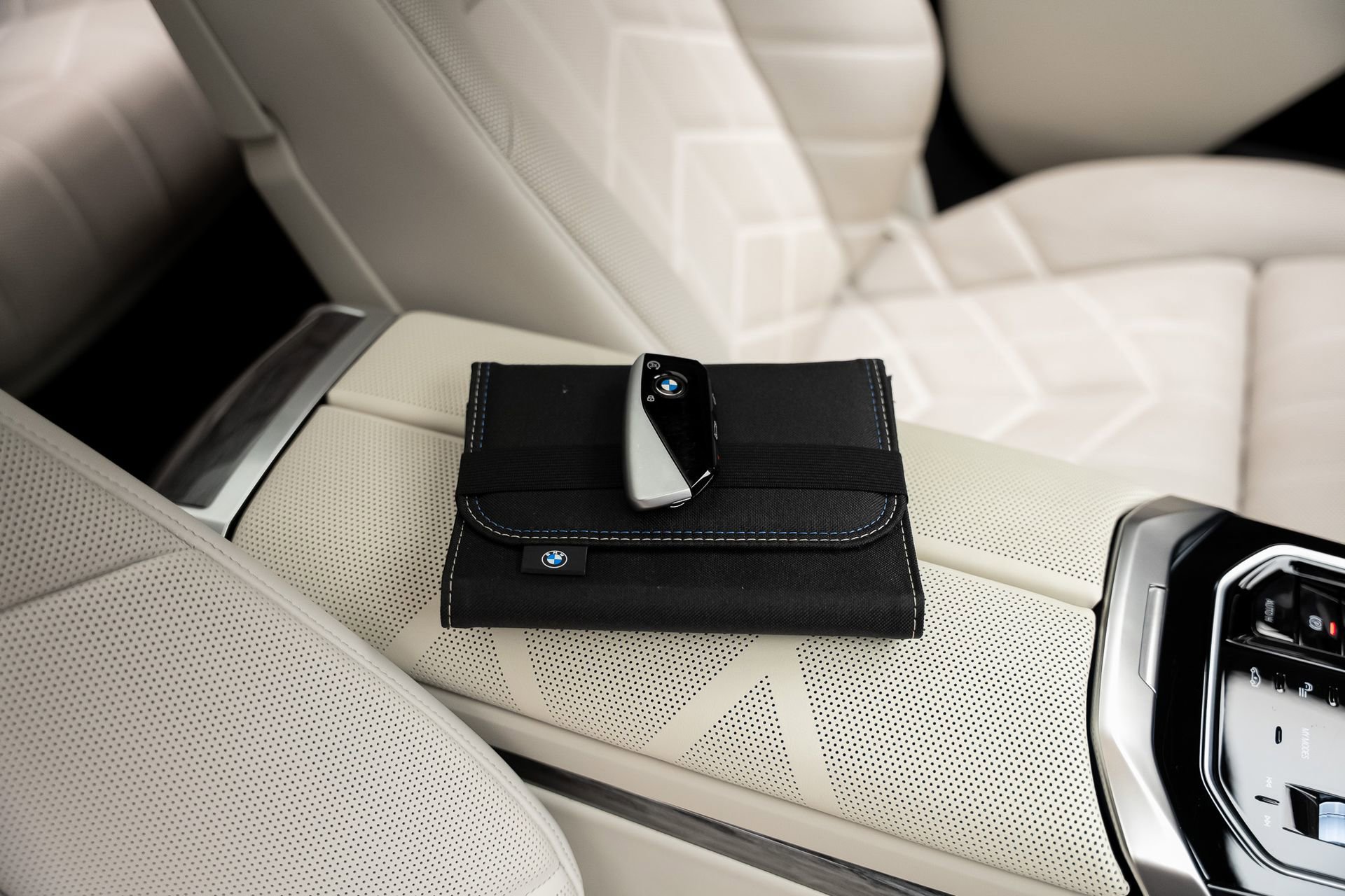 Used 2024 BMW i7 xDrive60 image 80