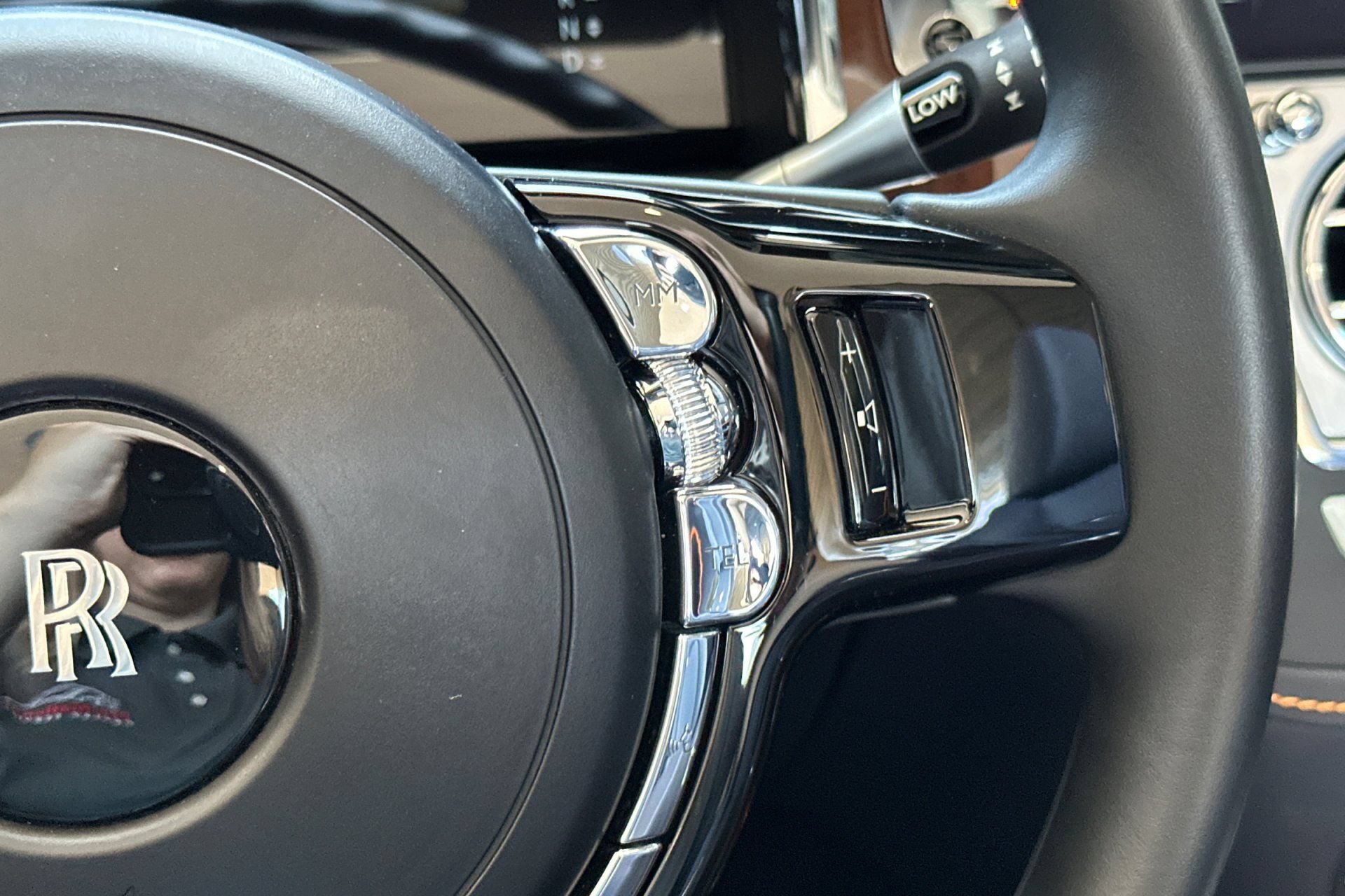 Used 2019 Rolls-Royce Dawn RWD image 32