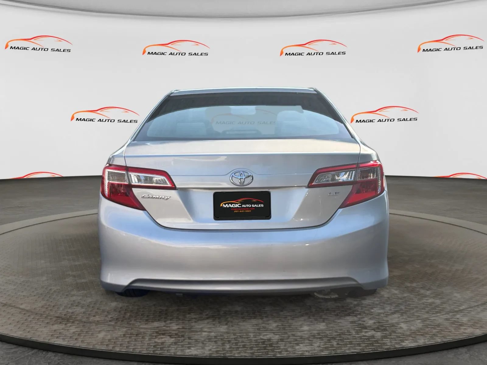 Used 2012 Toyota Camry LE FWD image 9