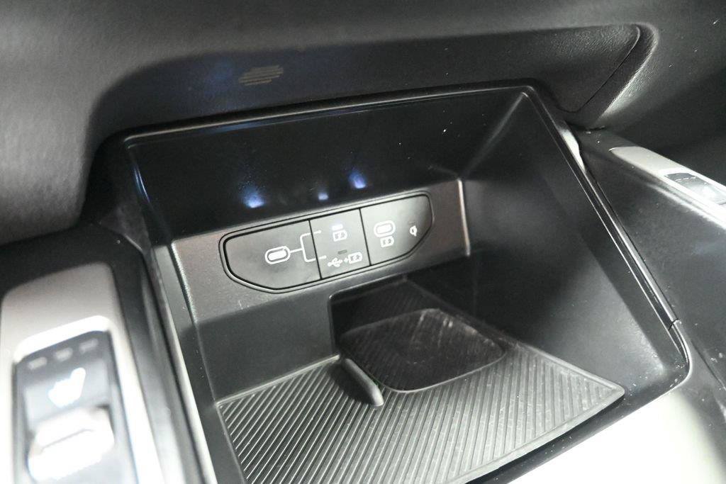 Used 2025 Kia Sorento S FWD image 13