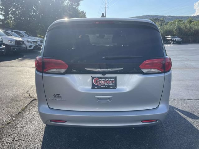Used 2023 Chrysler Voyager LX FWD image 3