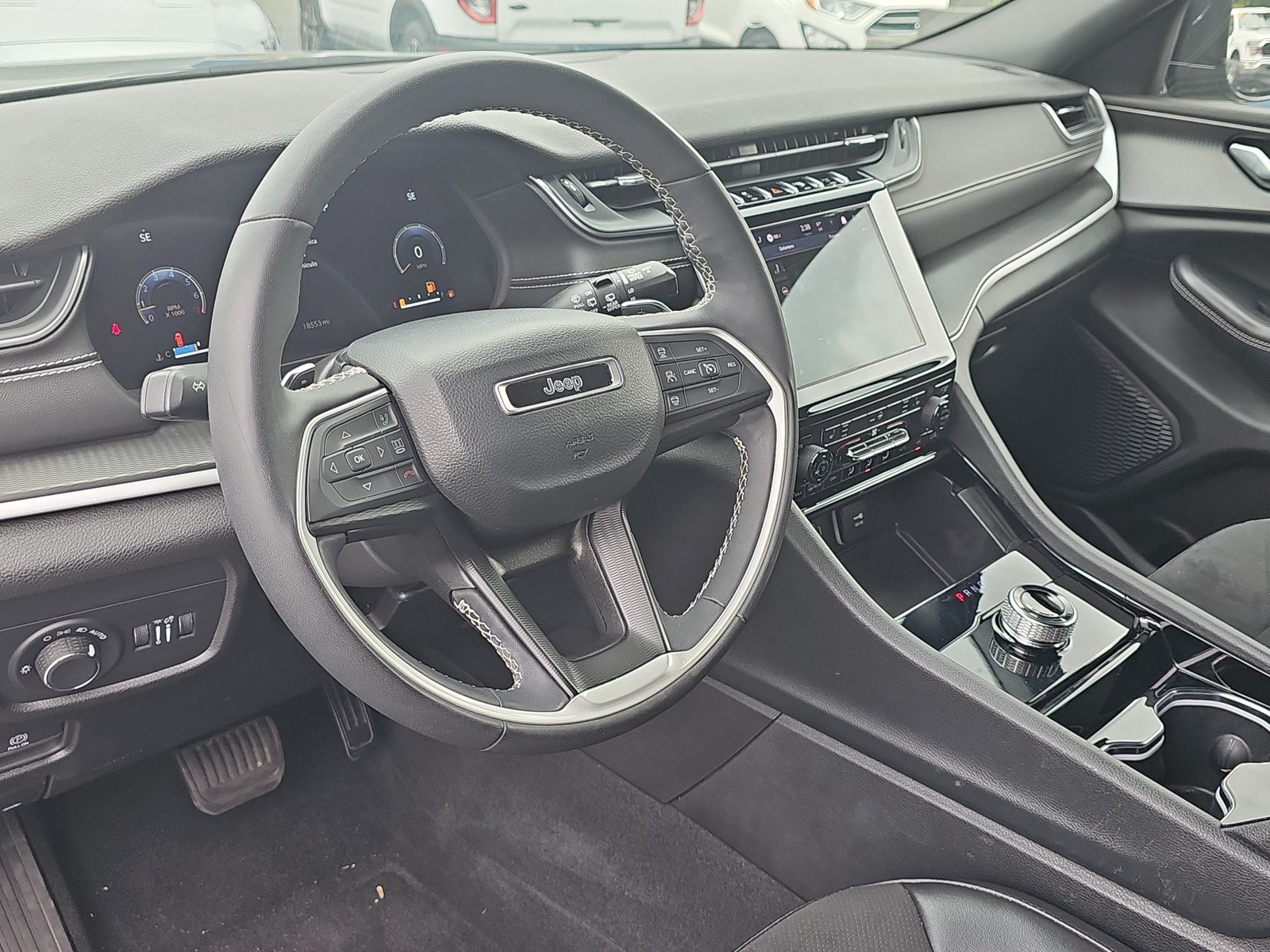 Used 2023 Jeep Grand Cherokee L Laredo RWD image 17