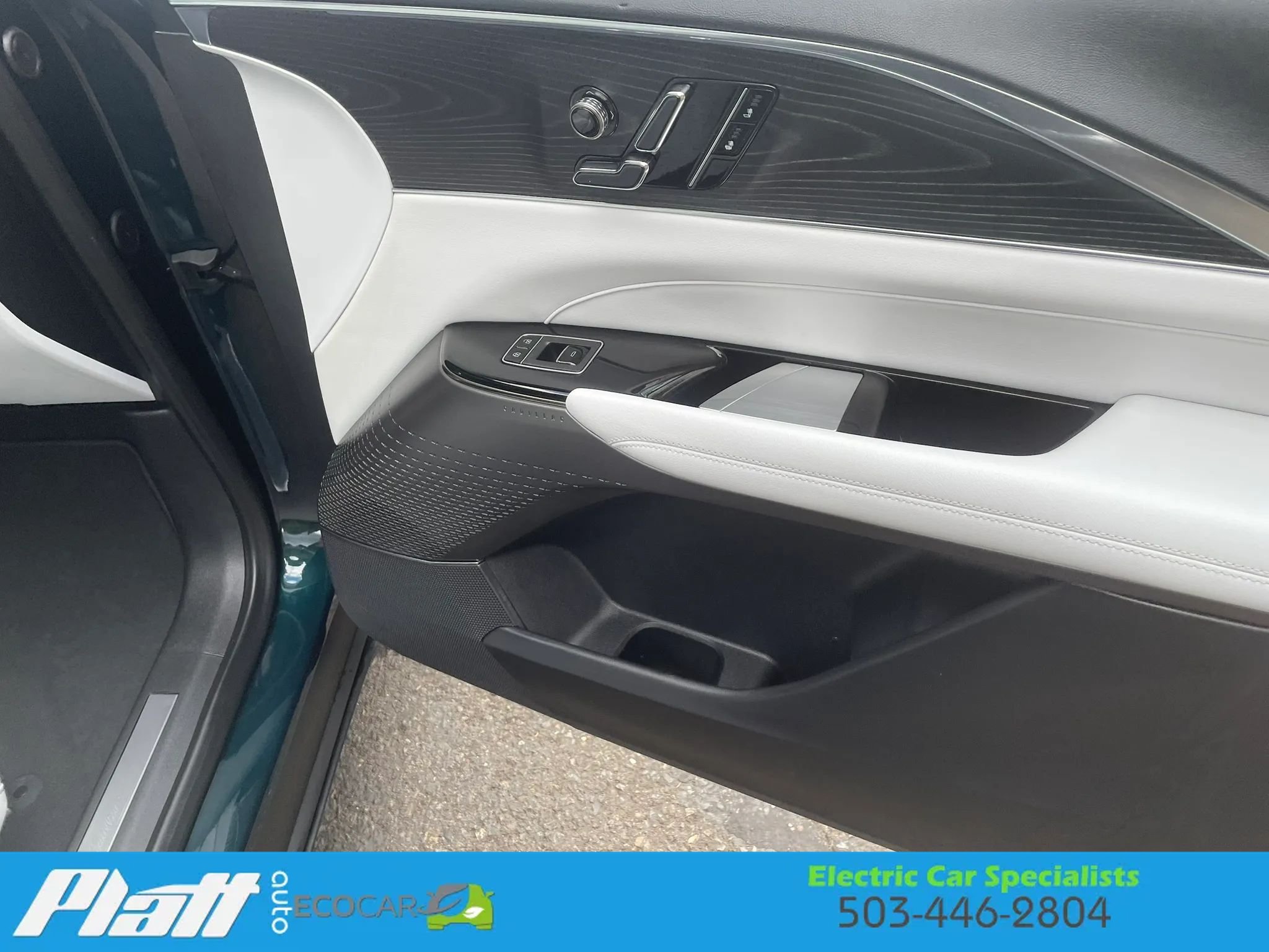Used 2024 Cadillac Lyriq Luxury AWD/4WD image 46