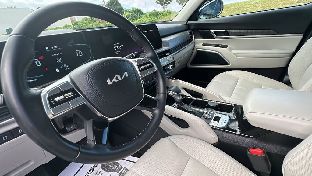Used 2025 Kia Telluride EX w/ EX Captain's Chair Package image 12