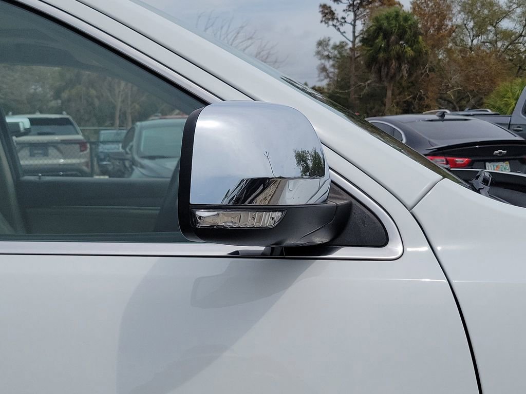 Used 2020 Jeep Grand Cherokee Overland w/ Interior Metal Package AWD/4WD image 8