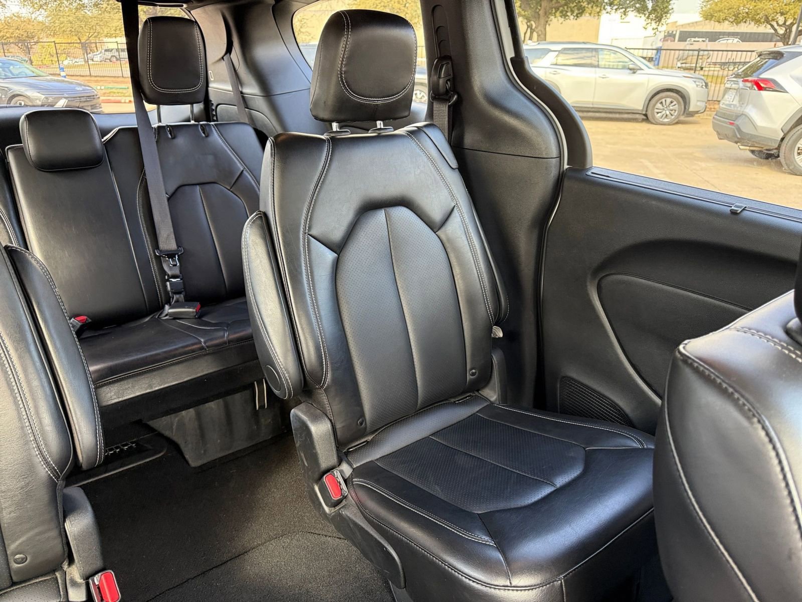 Used 2025 Chrysler Pacifica Select image 39