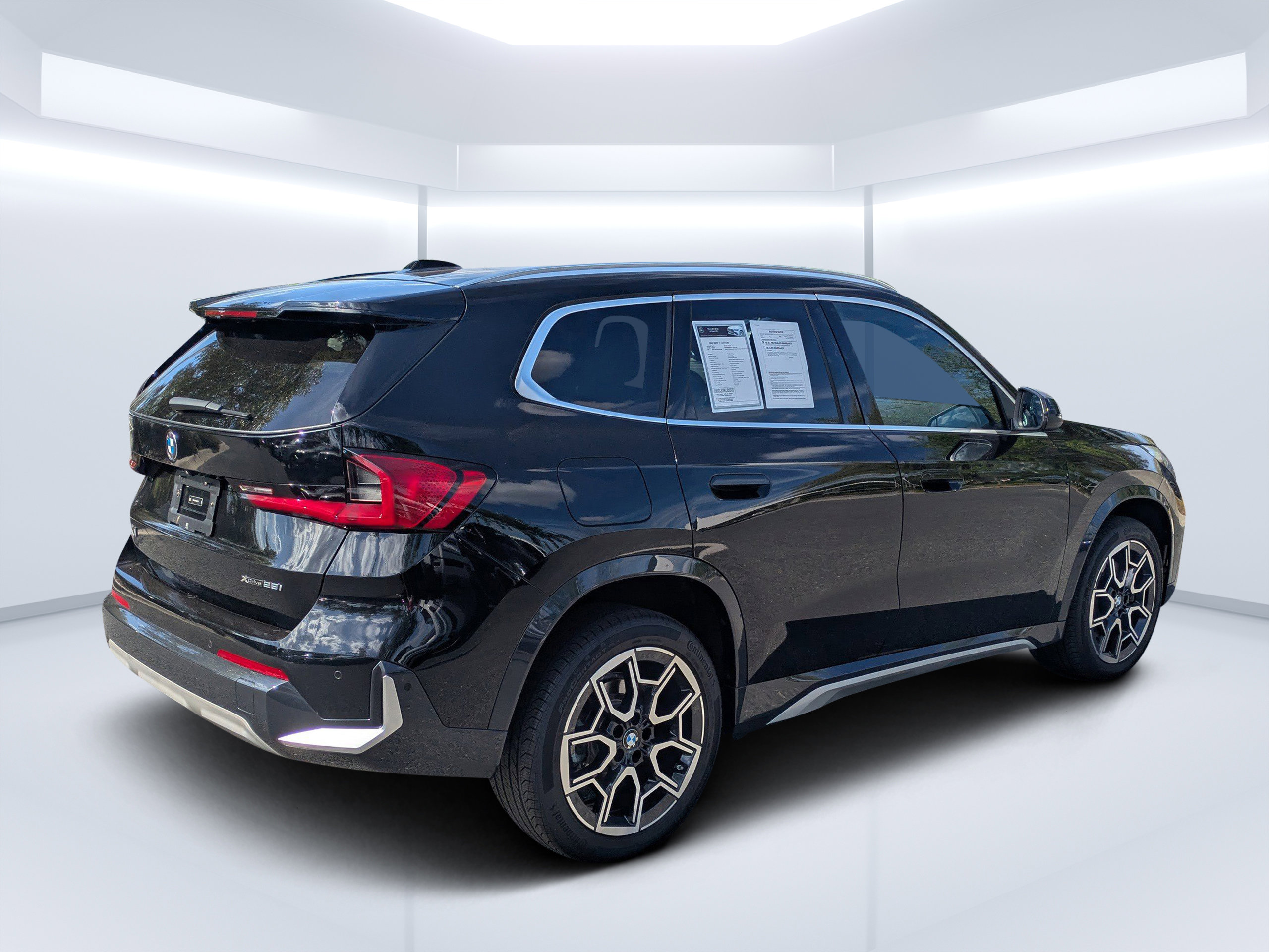 Used 2025 BMW X1 xDrive28i w/ Convenience Package image 6