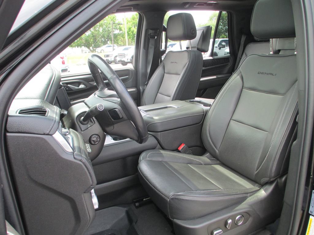 Used 2022 GMC Yukon Denali w/ Denali Ultimate Package AWD/4WD image 23