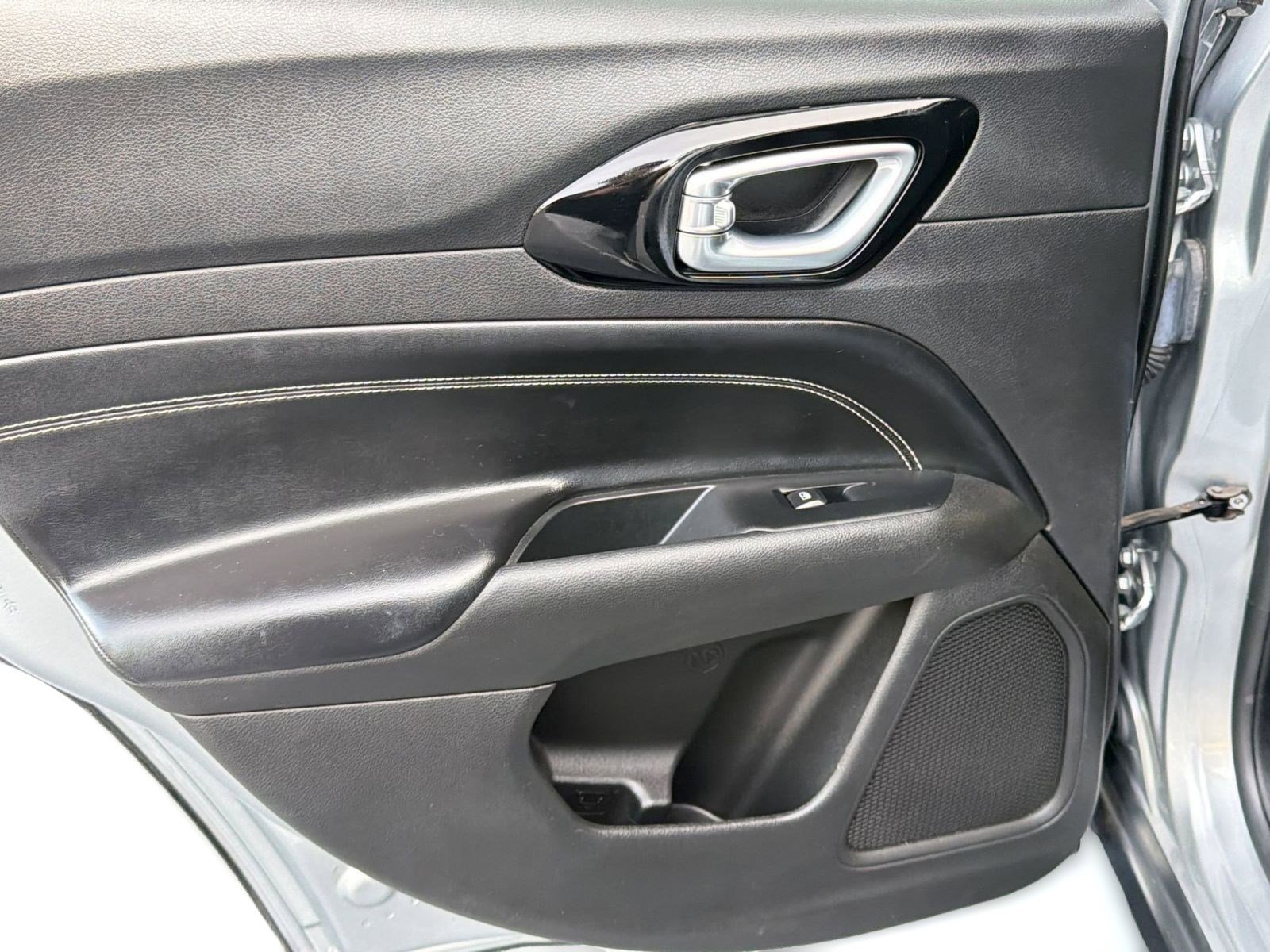 Used 2022 Jeep Compass Altitude FWD image 27