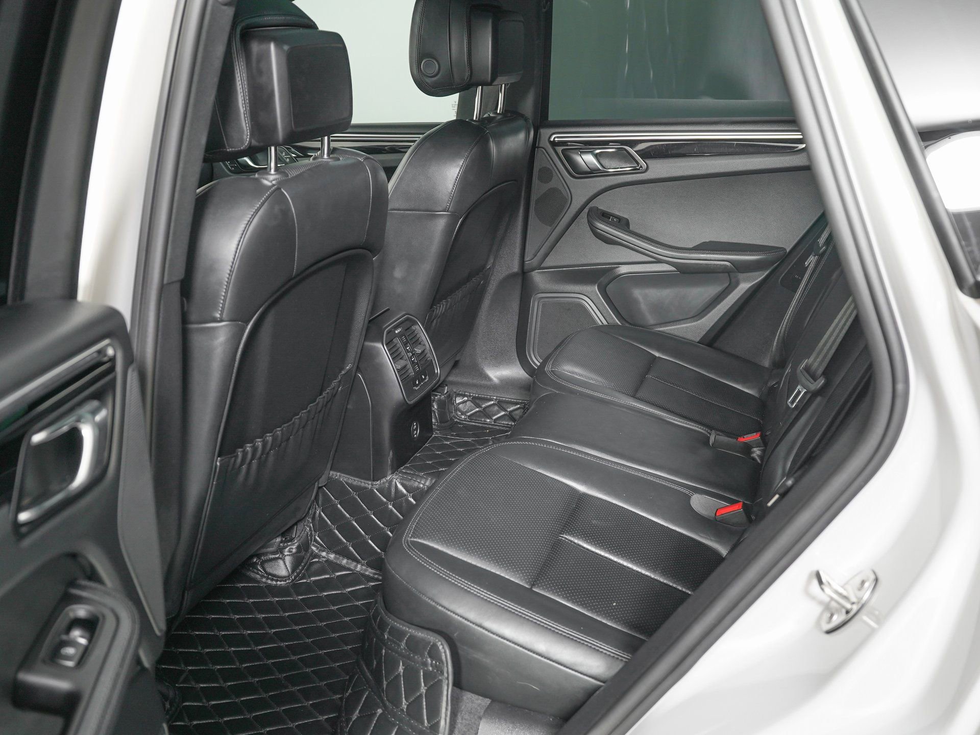 Used 2024 Porsche Macan S image 14