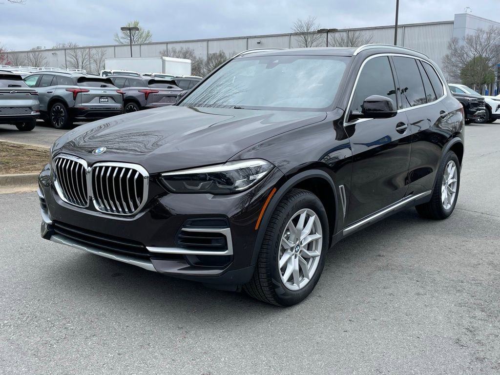 Used 2022 BMW X5 xDrive40i w/ Premium Package image 3