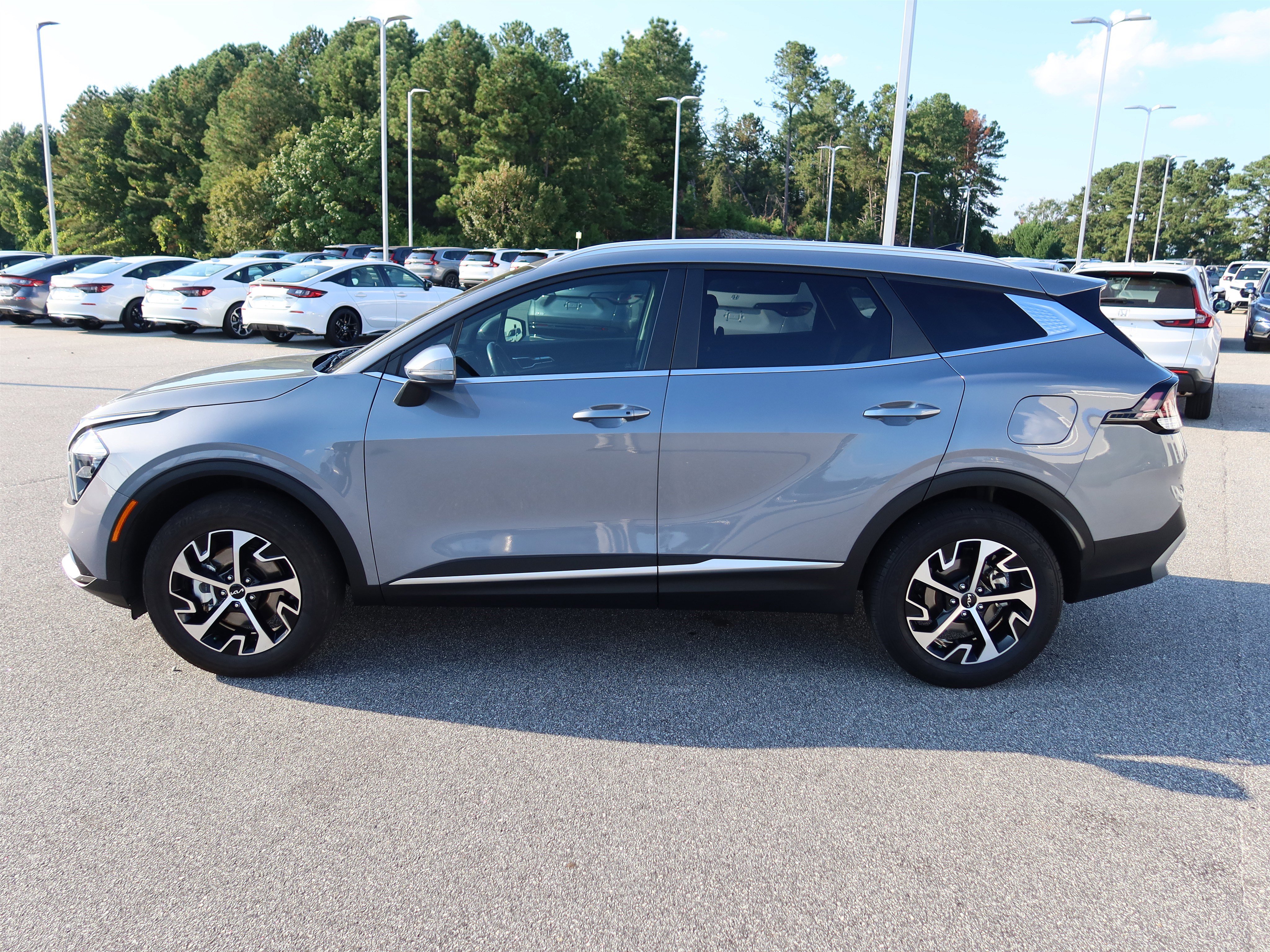 Used 2023 Kia Sportage EX image 8